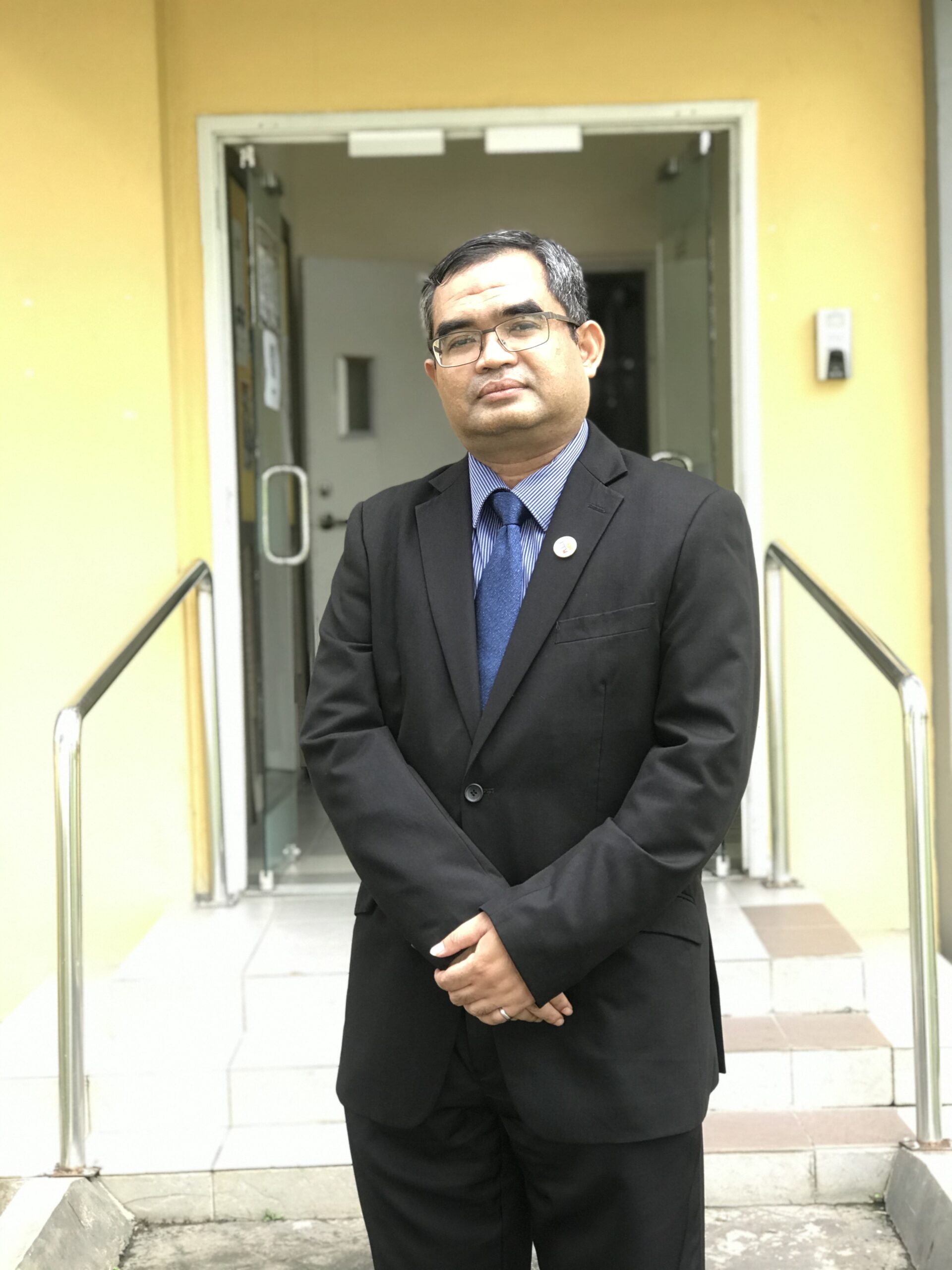 ASSOCIATE PROFESSOR DR. ASLAN AMAT SENIN